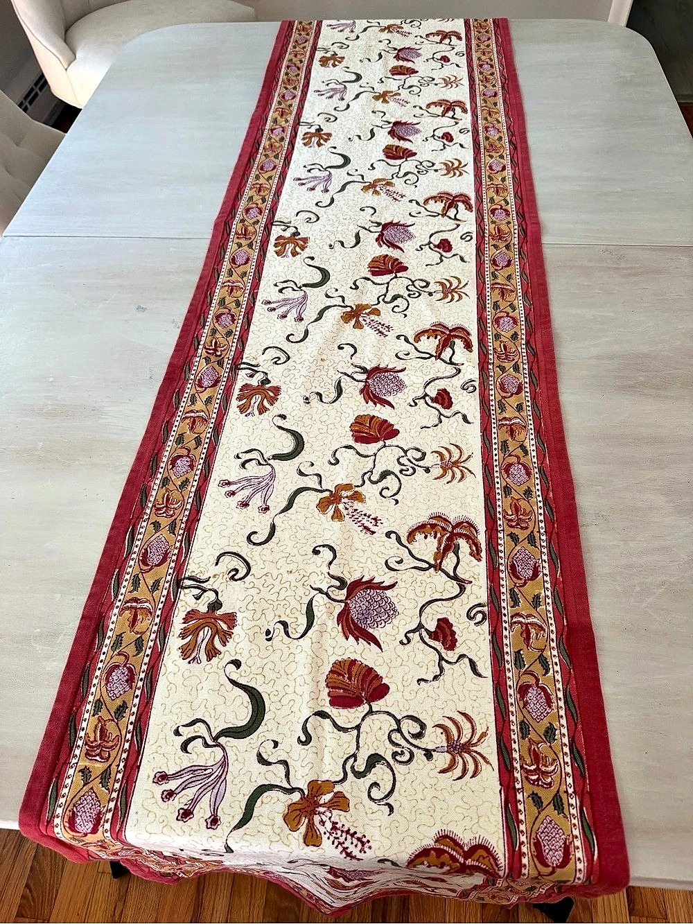 Couleur nature Floral Cotton Table Runner in Red & Cream